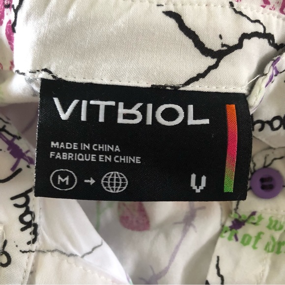 Vitriol White Slayer of Love Printed Button Up Short Sleeve Shirt Size Medium - Picture 5 of 6